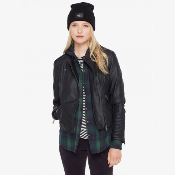 男鞋2022夏季透气冲孔时尚休闲板鞋压花耐磨小白鞋男